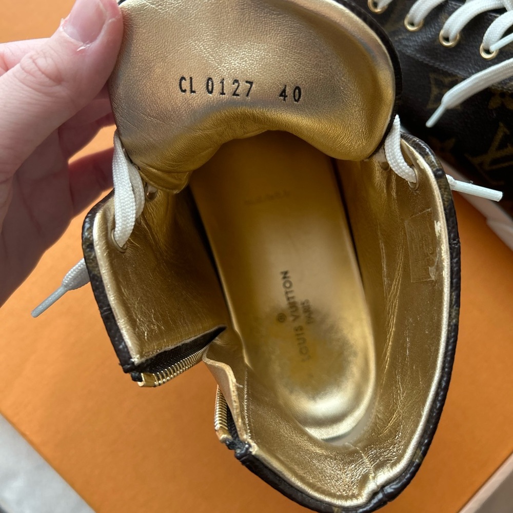 Brown and gold metallic Louis Vuitton high tops with shoe bags and box. Size 40. - Picture 3 of 5